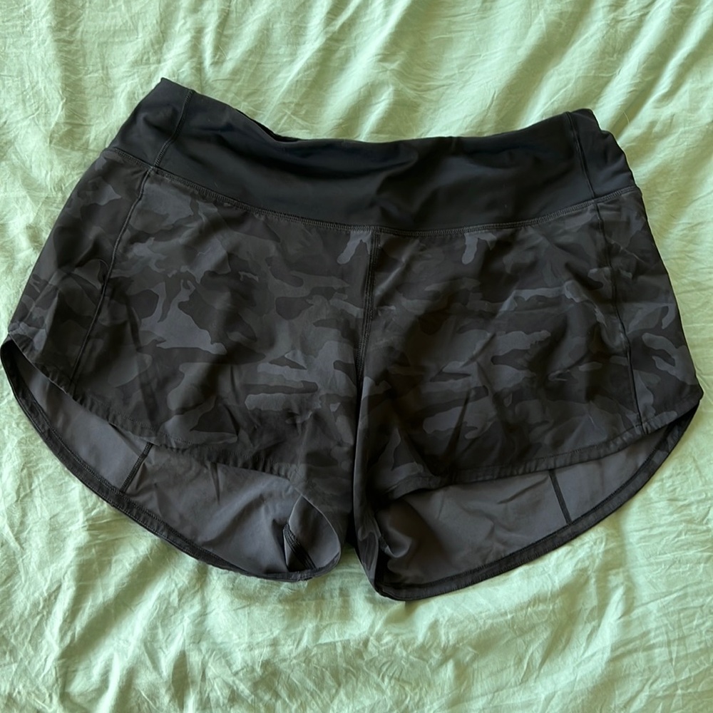 Lululemon Speed Up mid-rise lined short 4”